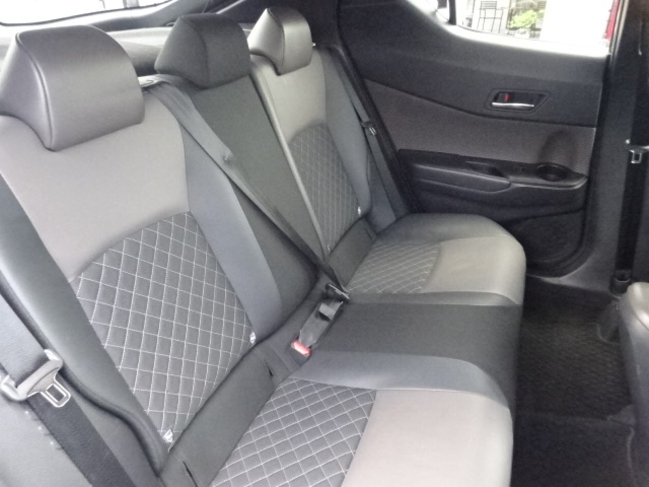 トヨタ C-HR
